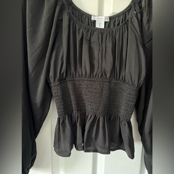 Semi cropped long sleeve blouse - Picture 3 of 4